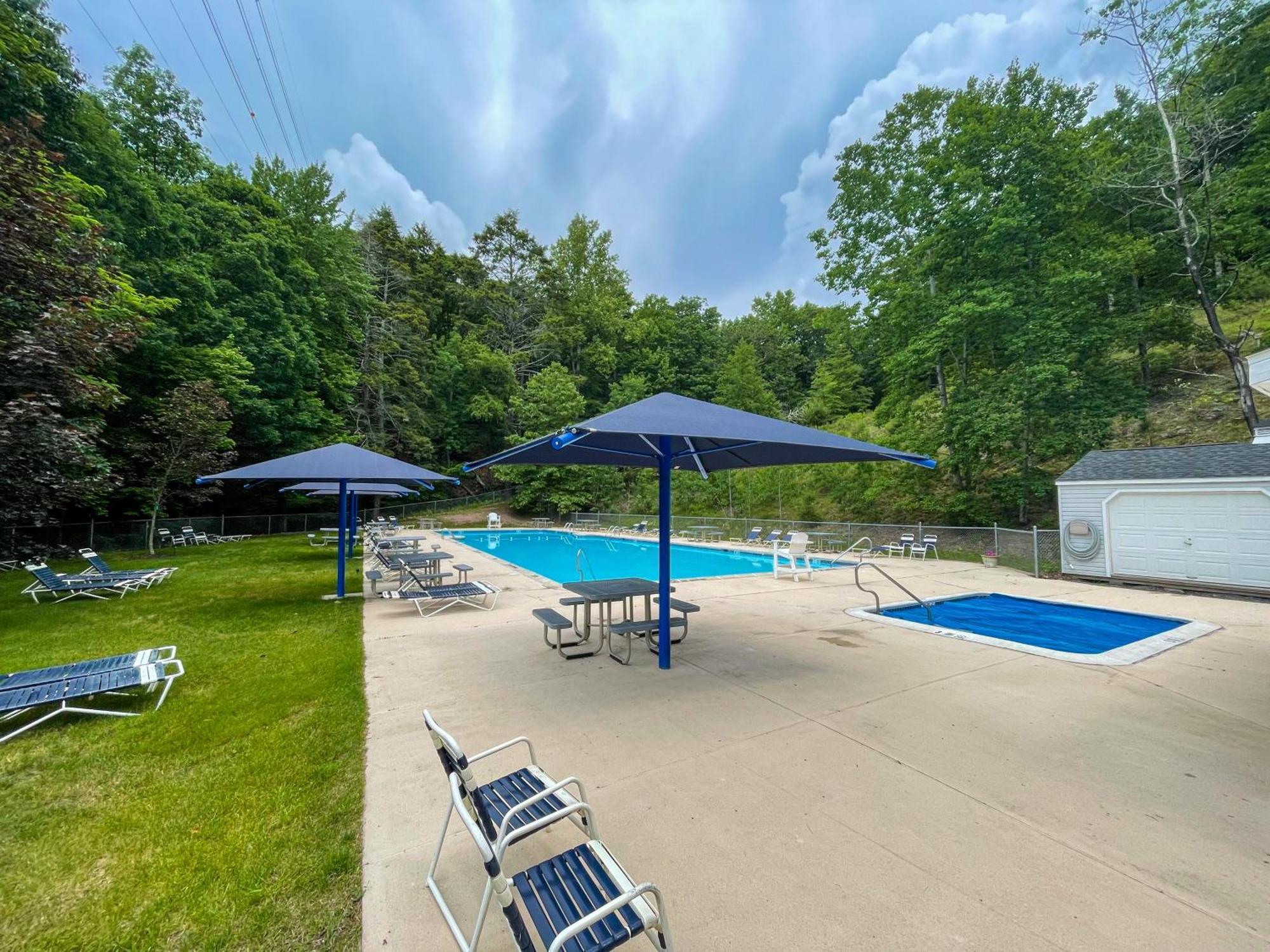 Unique Roundhouse: Hot Tub-Game Room-Firepit&More! Bushkill Buitenkant foto