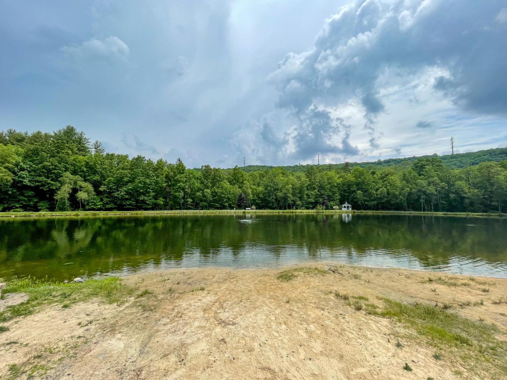 Unique Roundhouse: Hot Tub-Game Room-Firepit&More! Bushkill Buitenkant foto